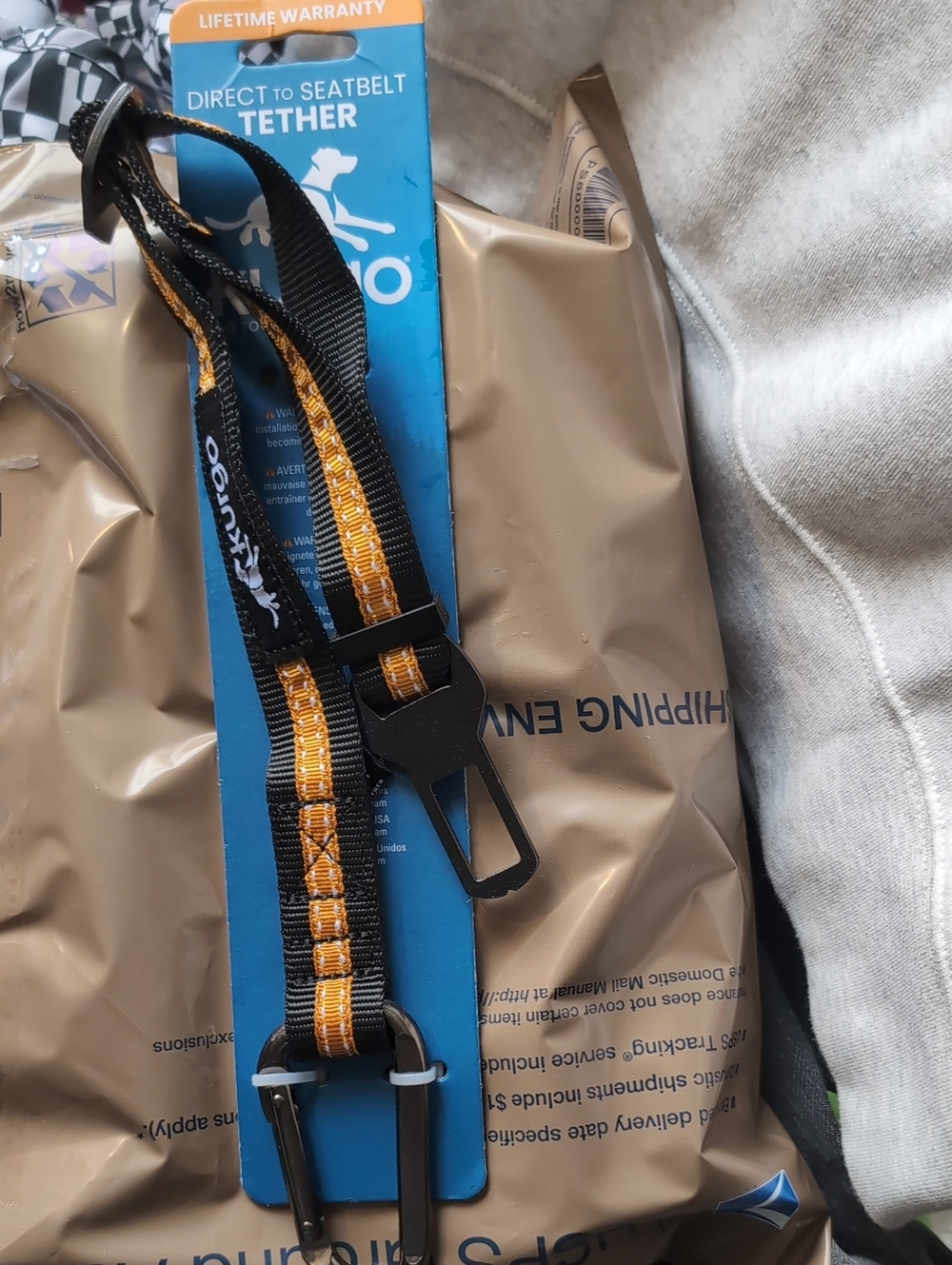Kurgo Direct-to-Seatbelt Tether - Black & Yellow